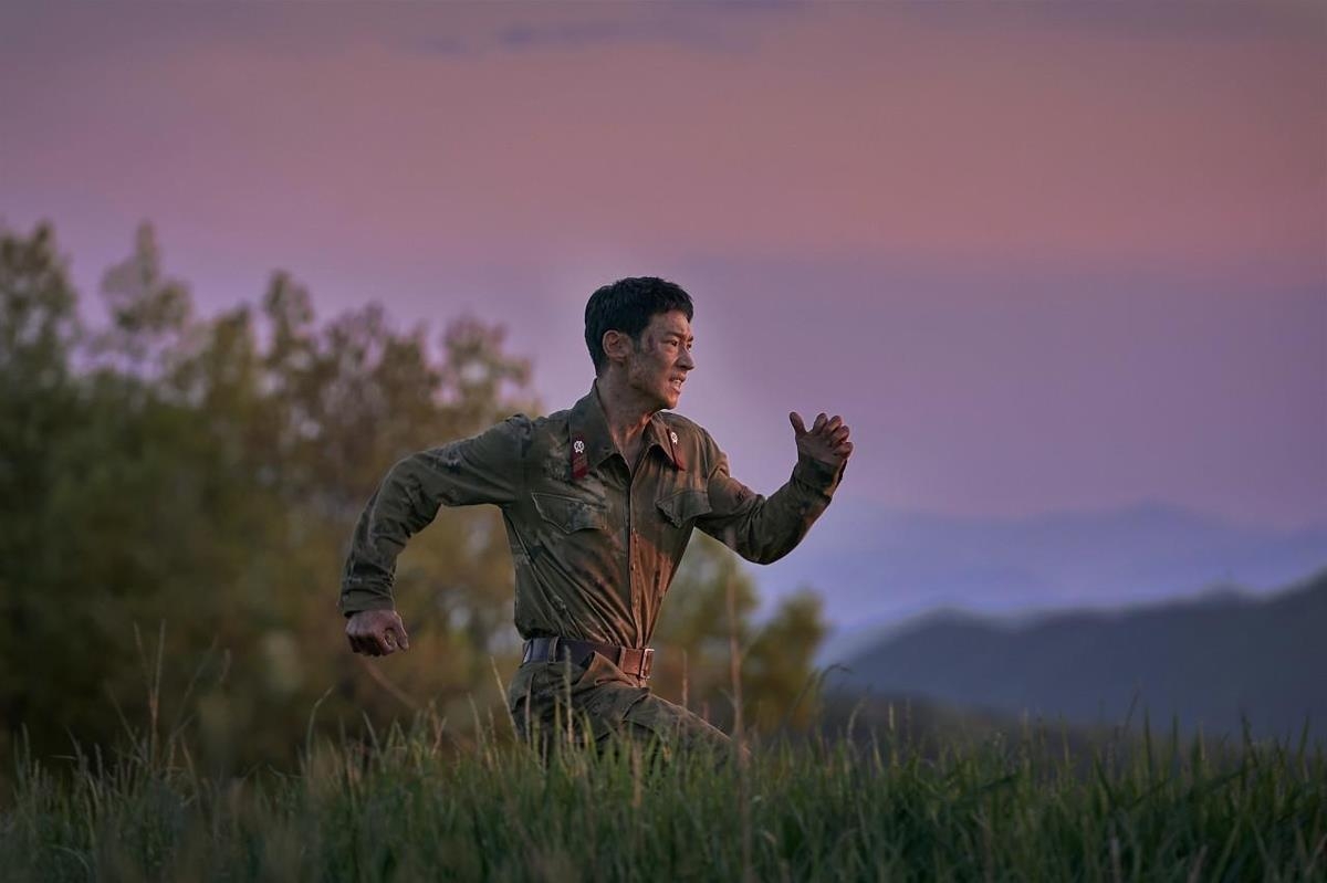 actor Lee Je-hoon as Gyu-nam in the Korean action-drama film 'Escape.
