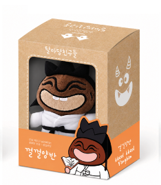 Mr. Kkeolkkeol (Yangban mask) -This is the main image of the 'Guardian of Smiles' Kkeolkkkeol Yangban character doll, which reinterprets traditional Korean yangban masks with a modern twist.