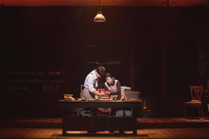 A scene where Sunhee and the ghost are making a cake.