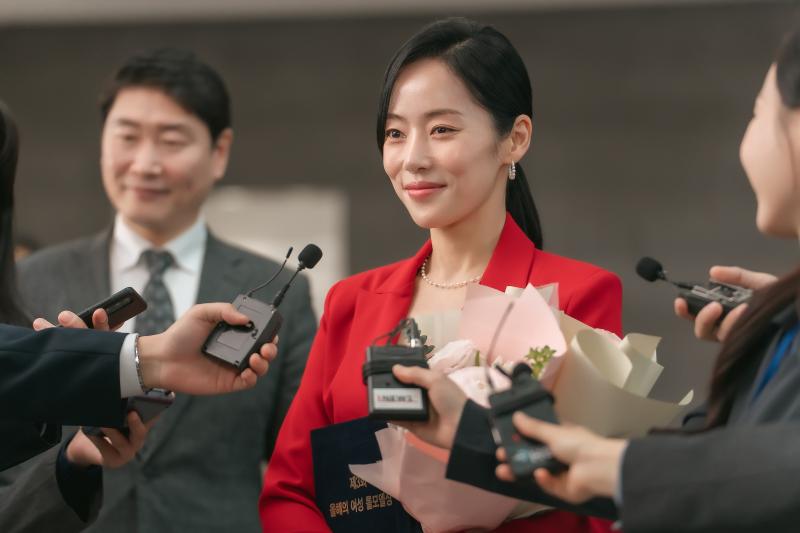 Min Kyung-chae(CEO of Mingang Group) – Yoon Ah-jung