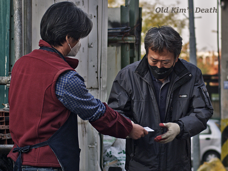 Old Kim receives money for selling Paper Boxes