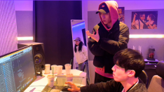 An image presenting ZENTA7’s K-POP music production environment, including songwriting, producing, and vocal recording processes.