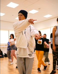 An image presenting choreography training and performance production at ZENTA7.