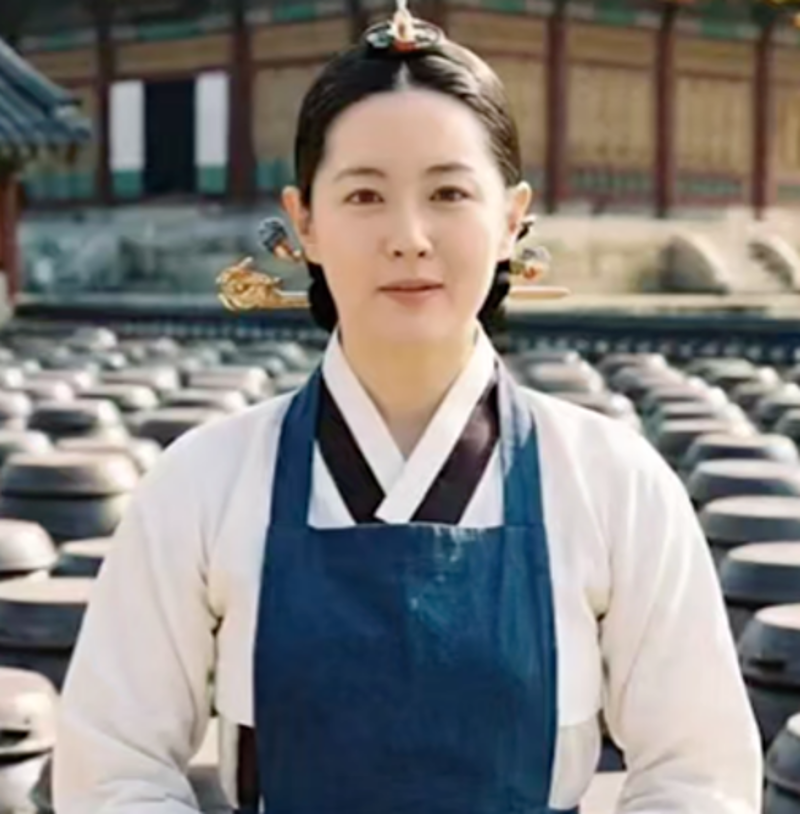 Tencent-affiliated mobile service prototype (China): Generative AI recreation of Lee Young-ae’s Dae Jang Geum era appearance, enhanced with deep learning AI for identity preservation and visual fidelity.