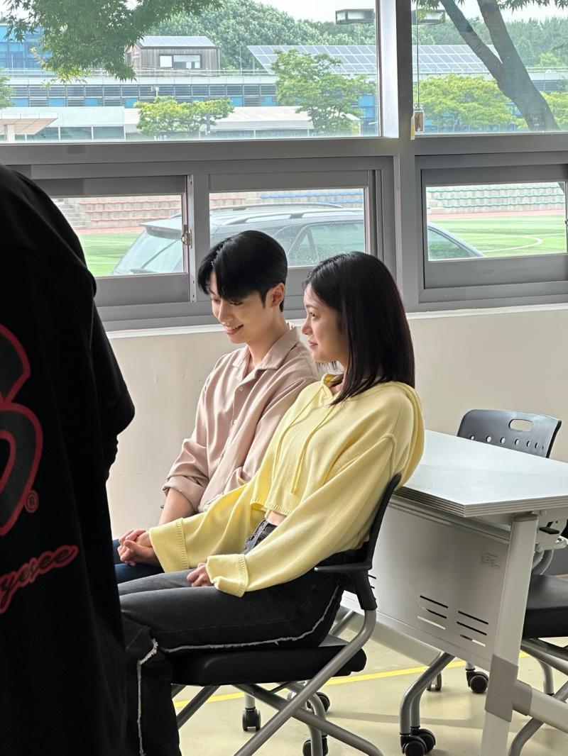 The scene where the male and female characters met for the first time